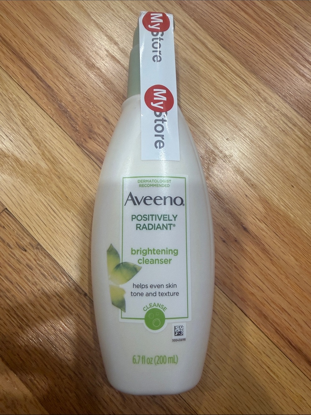 Aveeno Positively Radiant Brightening Cleanser - White